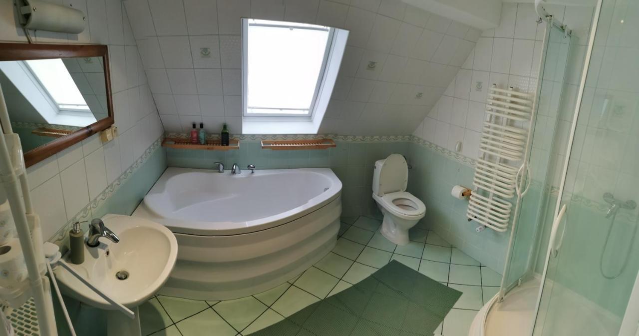 Villa Dom Na Zachodzie Szczecinek Esterno foto